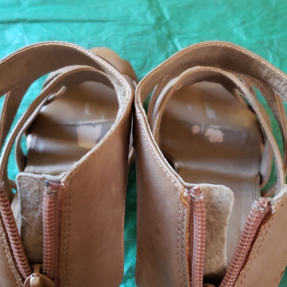 Shoes - Picture 3 of 4